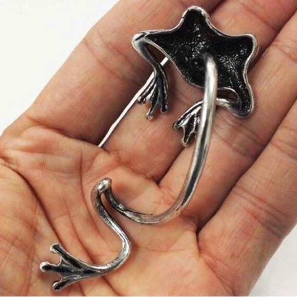 Frog Ear Cuff Jewelry Silver Finish Non-Pierced Earring - Picture 3 of 4